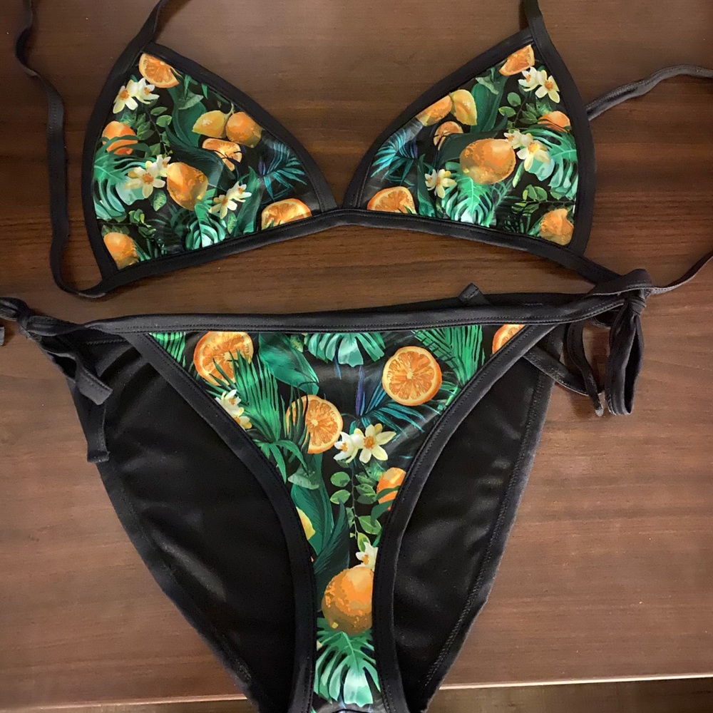 Lemon bikini